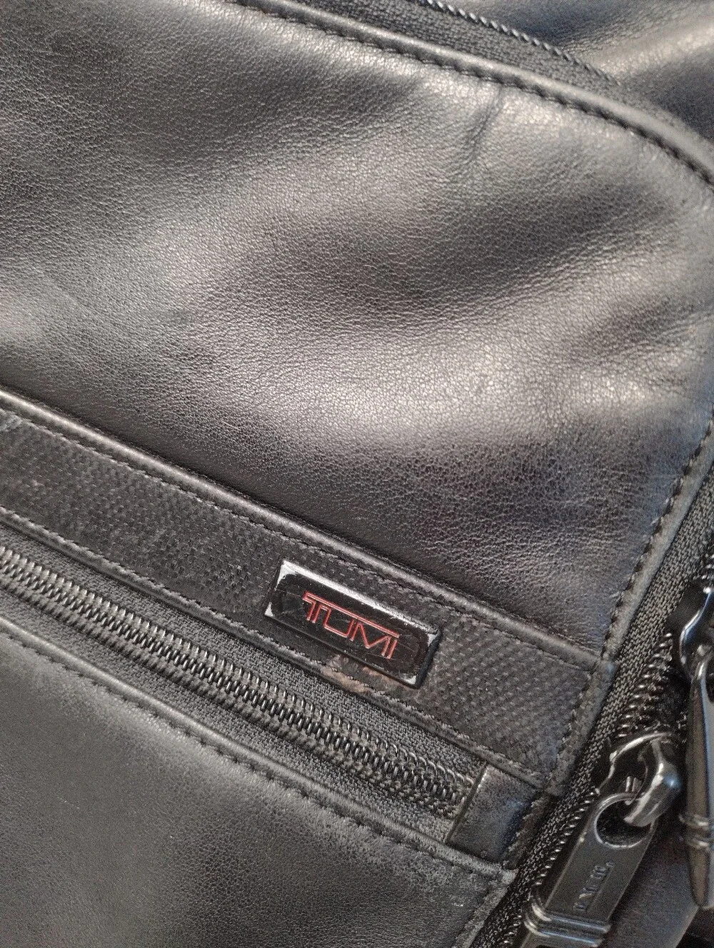 TUMI Alpha 2 Expandable Laptop Briefcase Business Travel Bag Black Leather
